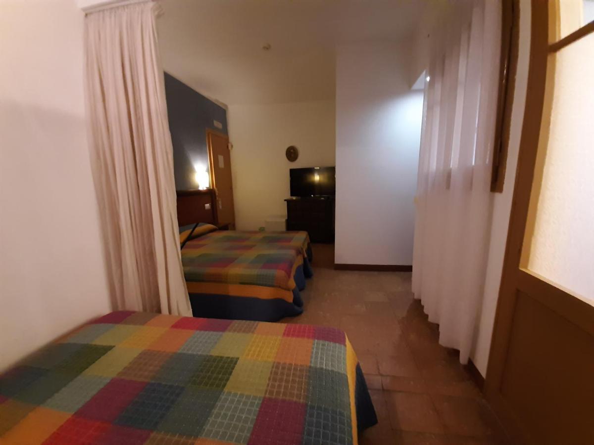 Hostal Platja Cambrils Ngoại thất bức ảnh