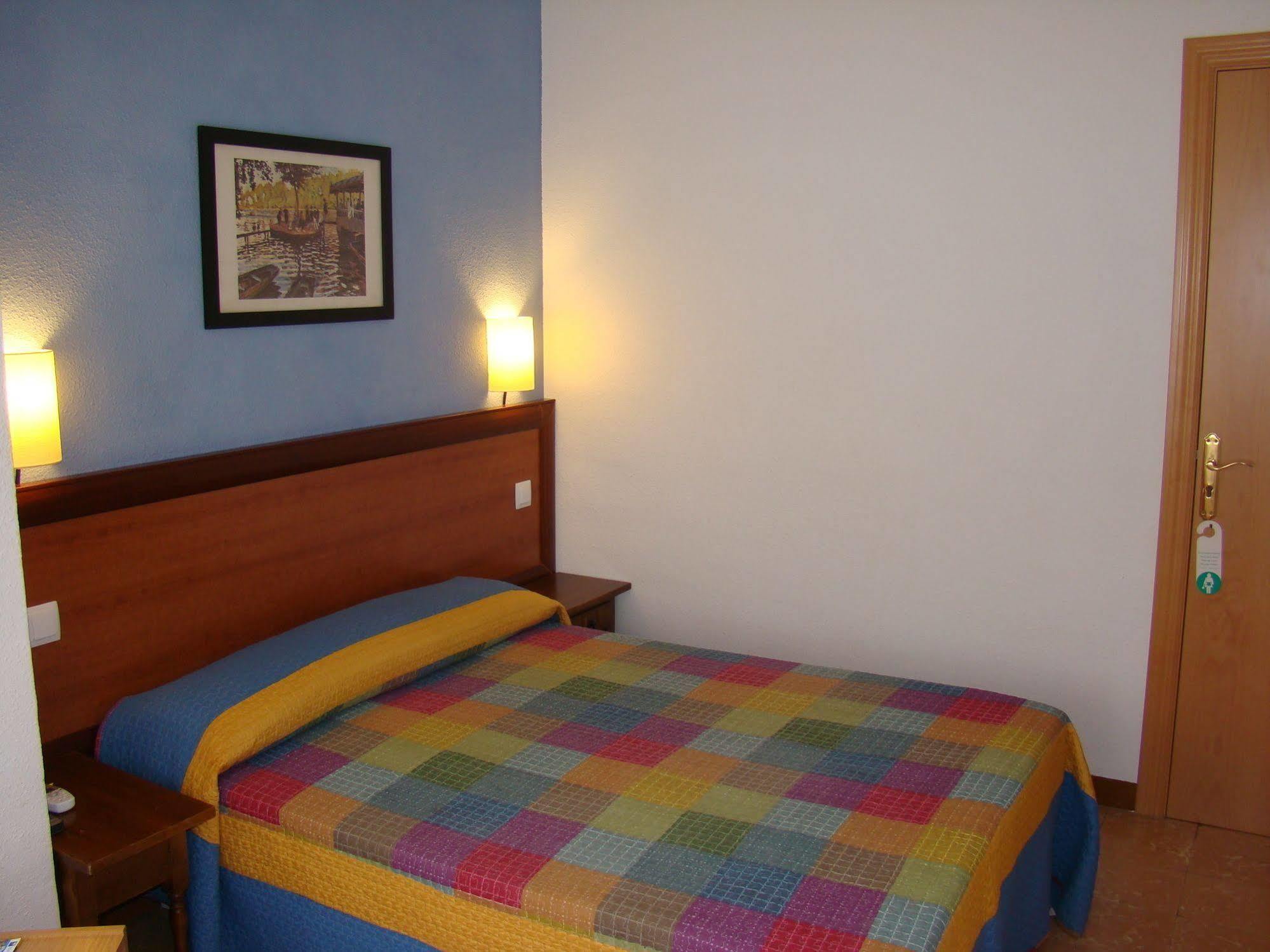 Hostal Platja Cambrils Ngoại thất bức ảnh