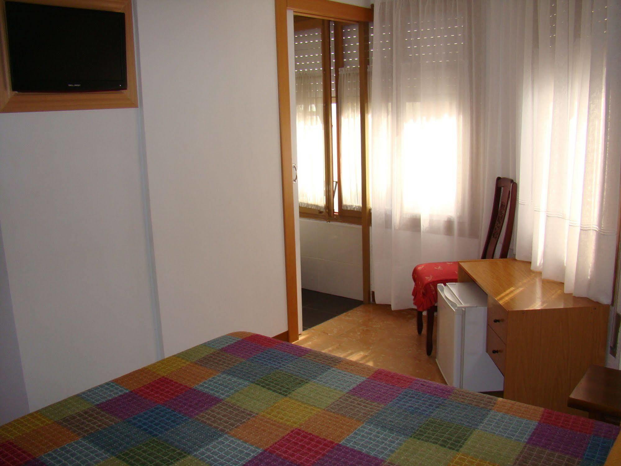Hostal Platja Cambrils Ngoại thất bức ảnh