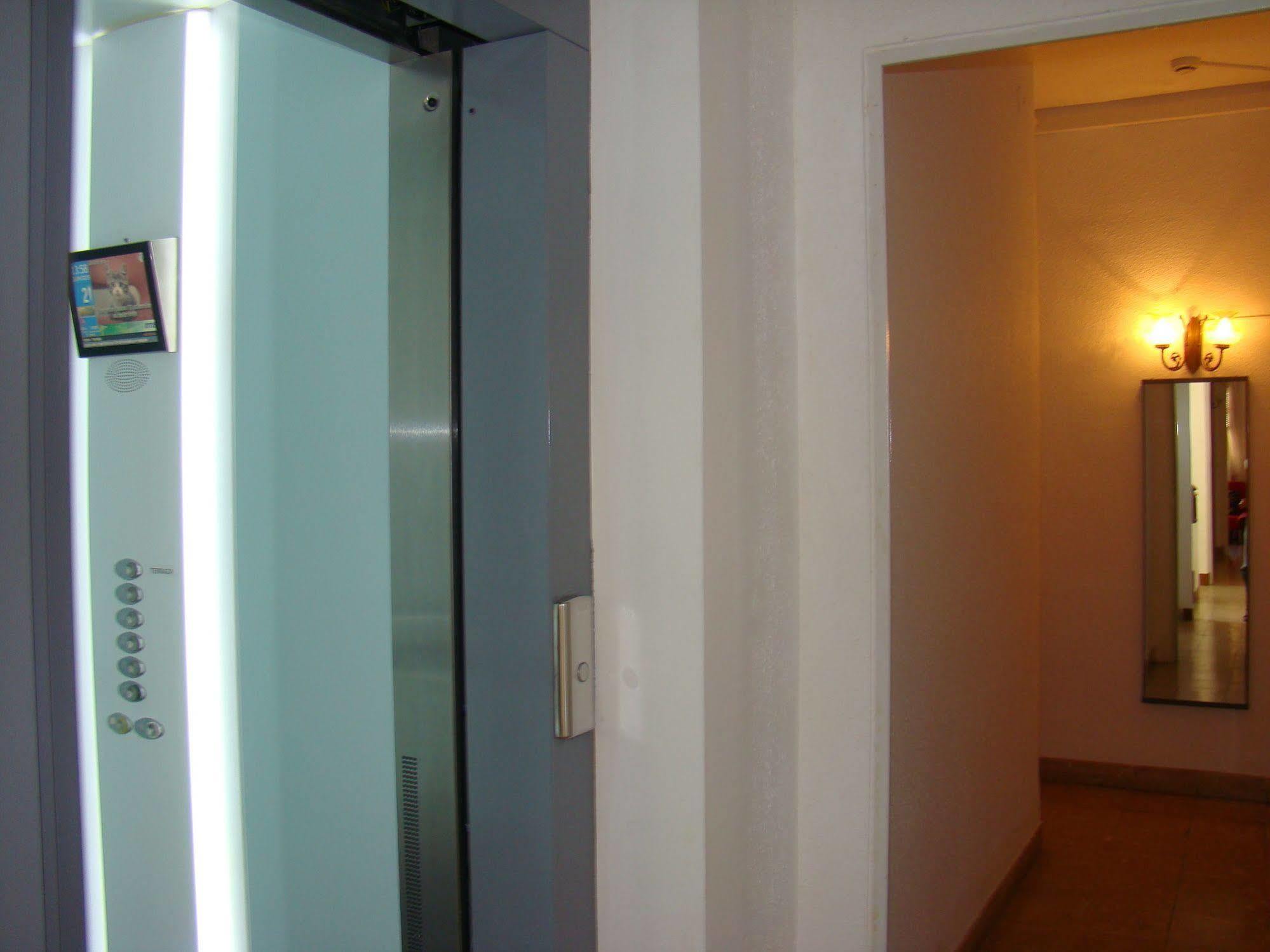 Hostal Platja Cambrils Ngoại thất bức ảnh